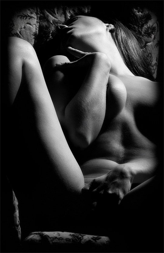 Черно белые эротические фото