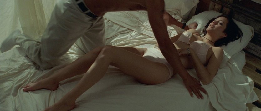 Марион Котийяр голая в фильме