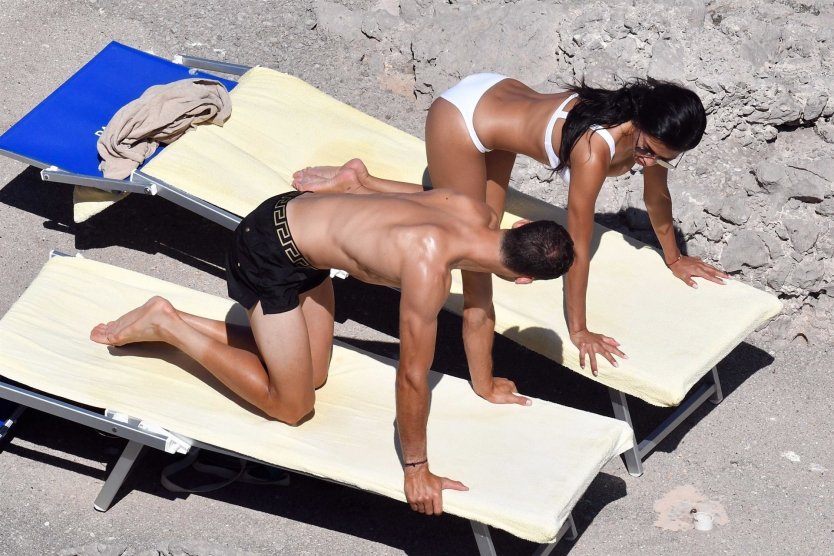 Николь Шерзингер топлес