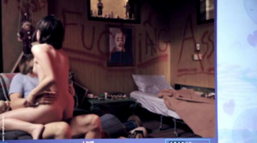 Лаура Уиггинс с реперами голые сиськи