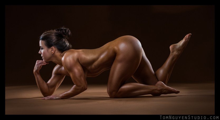 Спортивные голые женские попы