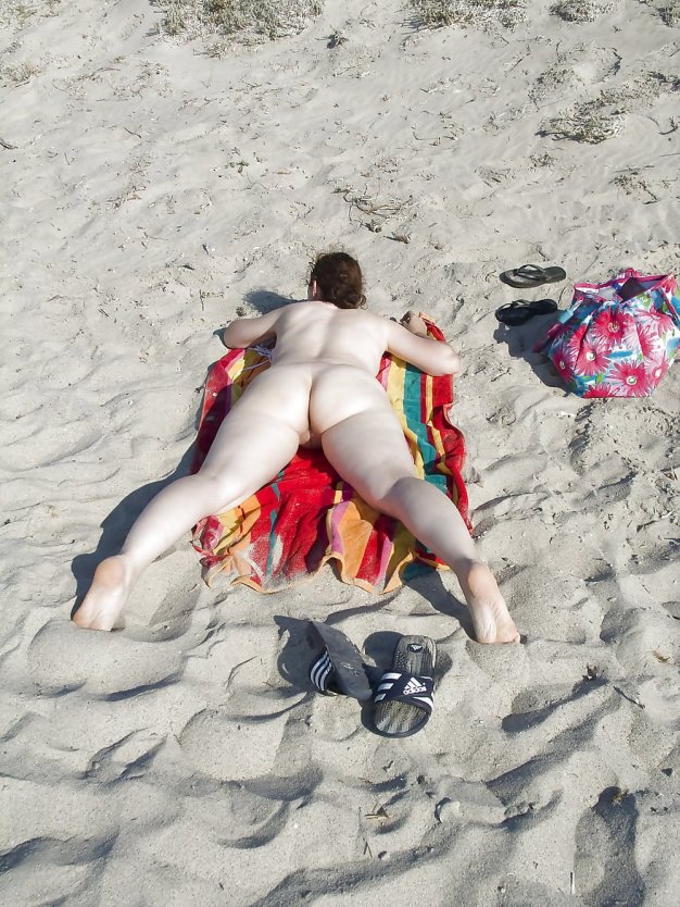 Голый дикий пляж подсмотренное