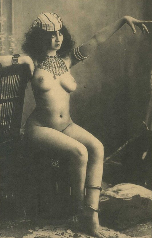 Ретро женщины эро на природе