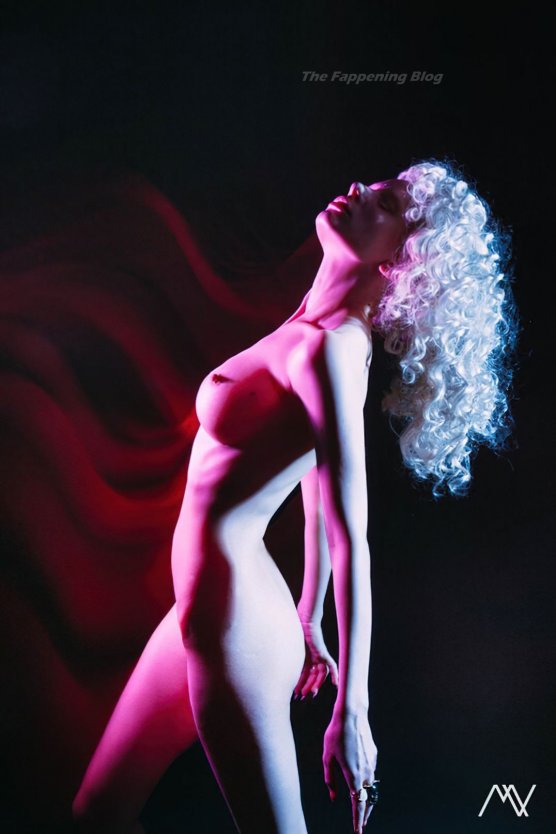 Алиса Аморе модель голая грудь