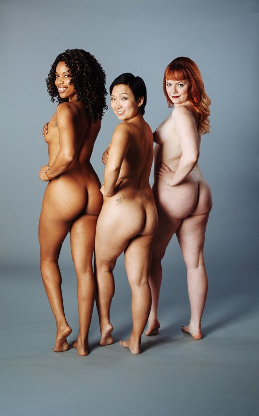 Много голых женщин в возрасте