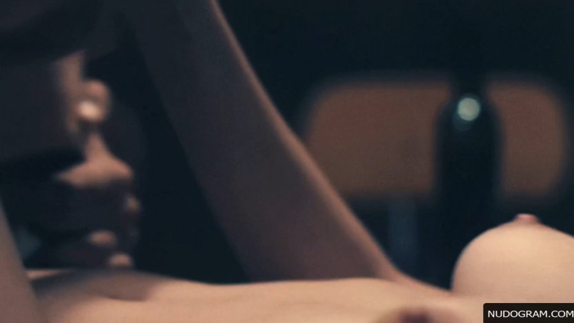 Актриса Шейлин Вудли sex гиф