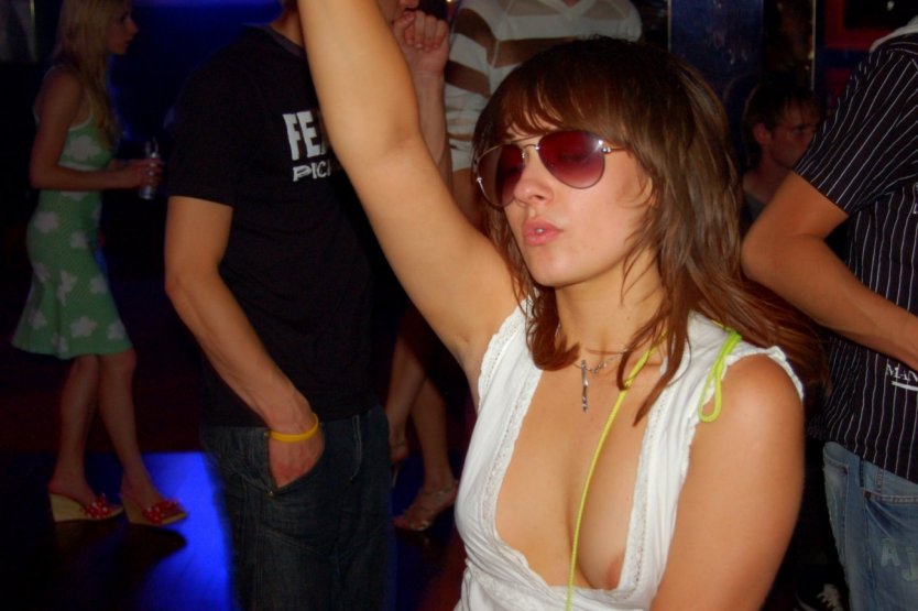 Пьяные девушки без трусов