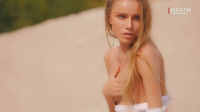 Арина Постникова сиськи