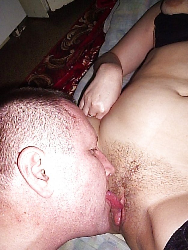 Муж лижет жене домашнее