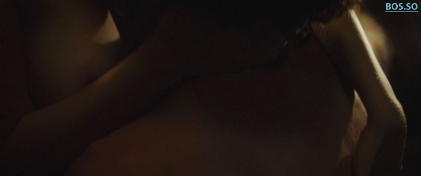 Элизабет Олсен голая попка