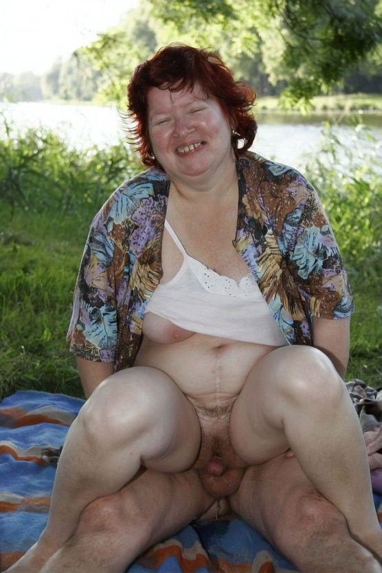 Зрелые бабы на кухне частное