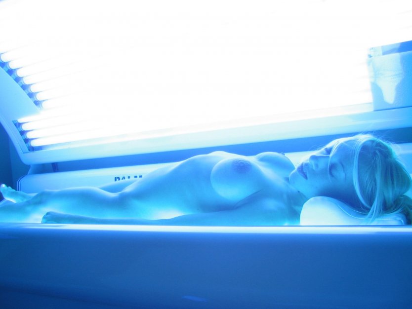 Девушки в солярии голышом