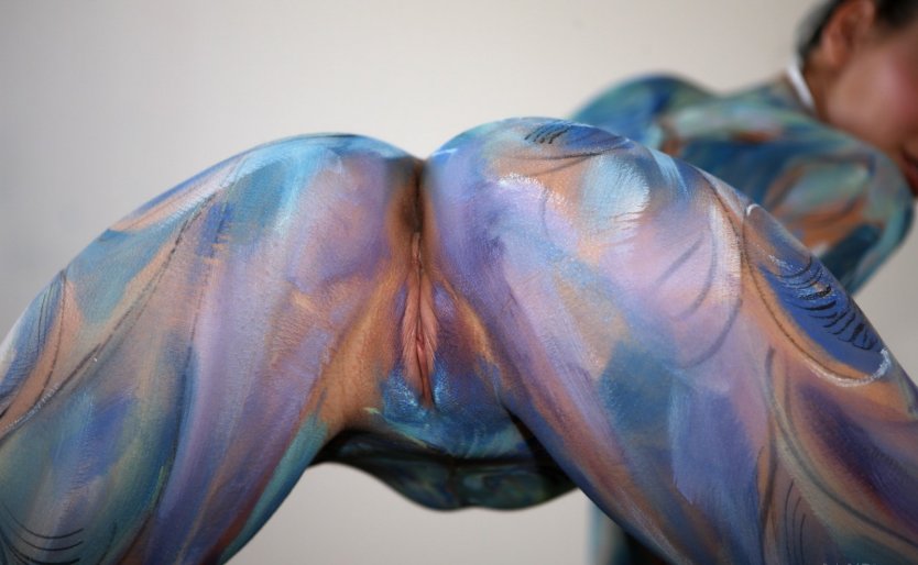 Голые женщины разрисованные красками