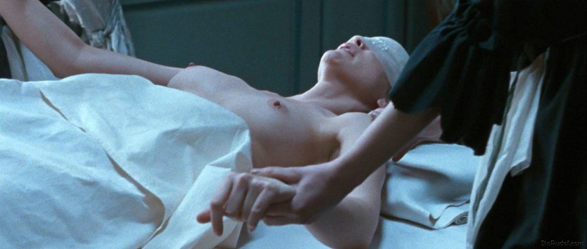 Вера Фармига в эротичной сцене