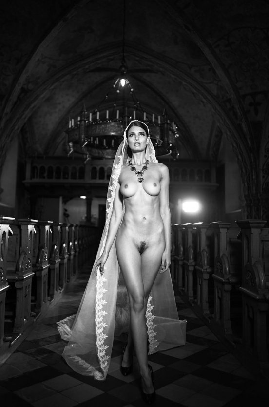 Голые монашки с большими сиськами