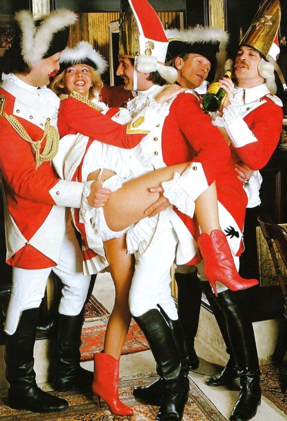 Эро девушки в гусарском