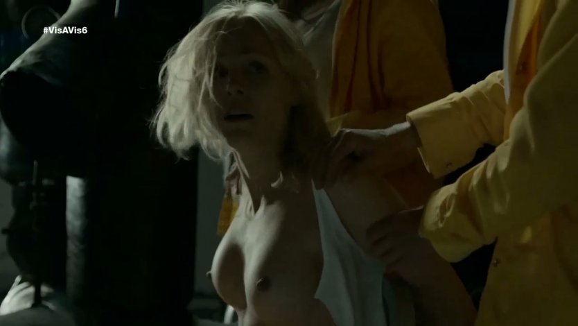 Мэгги Сивантос голая в сериале Визави