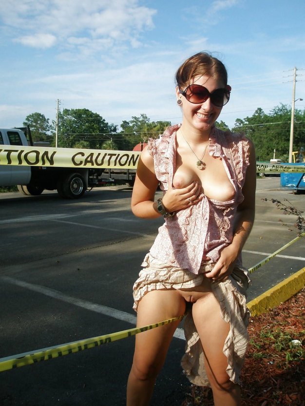 Засветила жена на улице