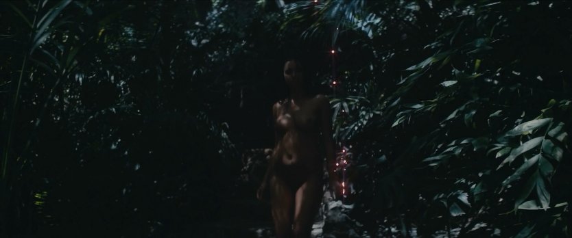 Courtnie Quinlan голая