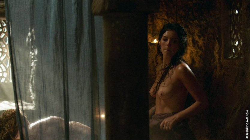 Анабель Шолей Медичи постельные сцены