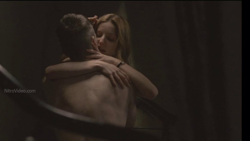 Аннабелль Уоллис голая