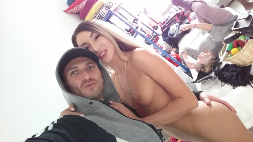 Голая по квартире частное