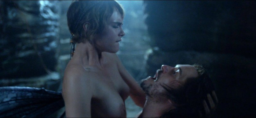 Делевинь Карнивал Роу эро