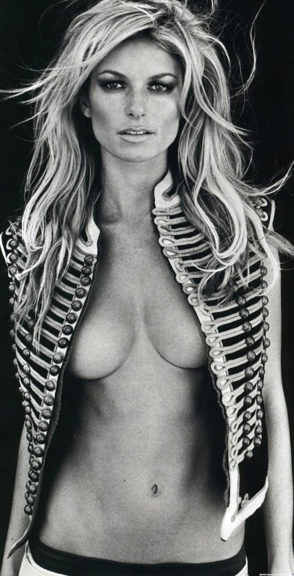 Мариса Миллер разделась