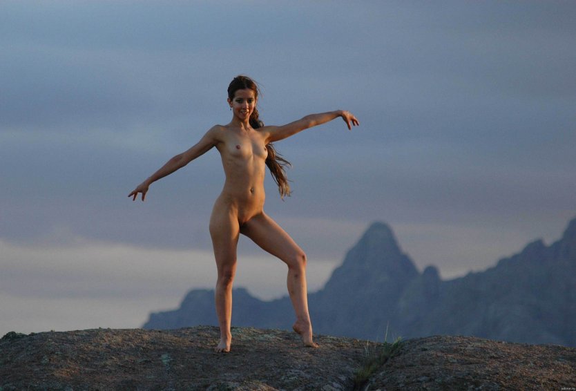 Голые девчонки на вечеринке