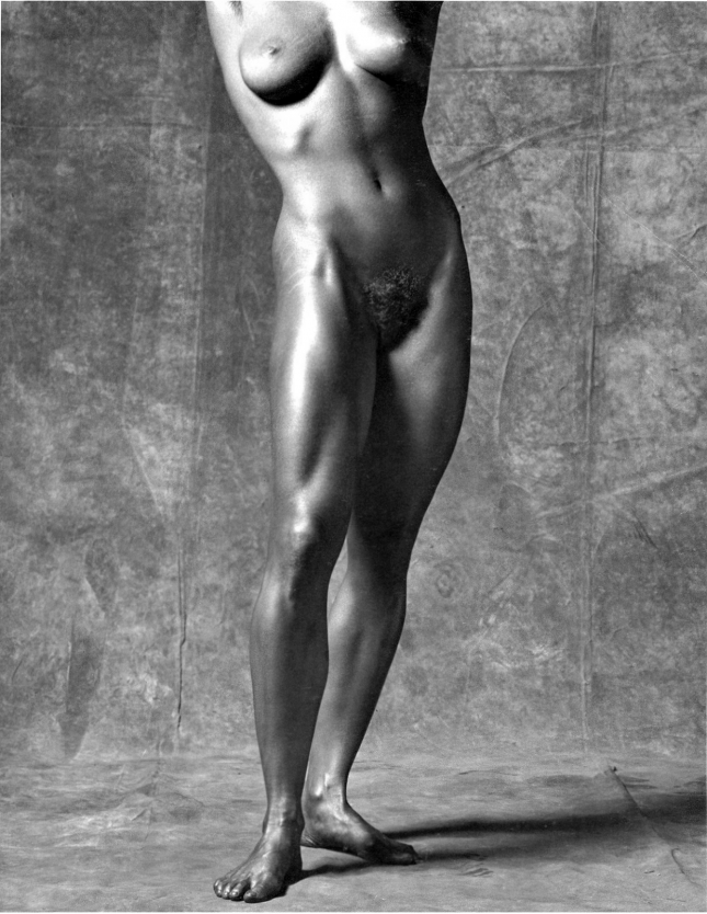 Грудастая блондинка в постели