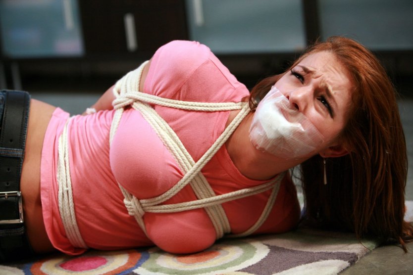 Голые бабы связанные скотчем