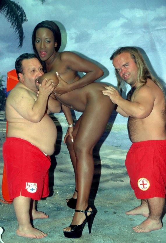 Карлик с большим пенисом