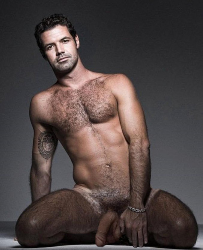 Голые брутальные мужчины