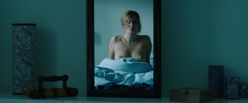 Лоранс Арне голая бассейн