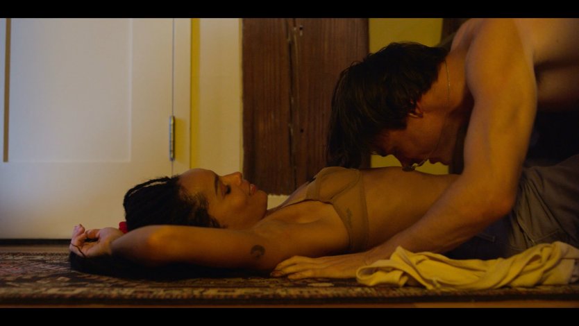 Зои Салдана голая в фильме