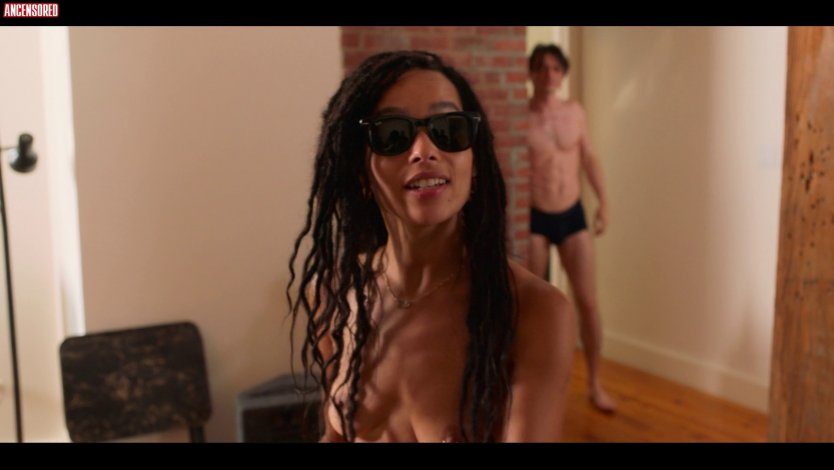 Зои Кравиц тронутые топлесс