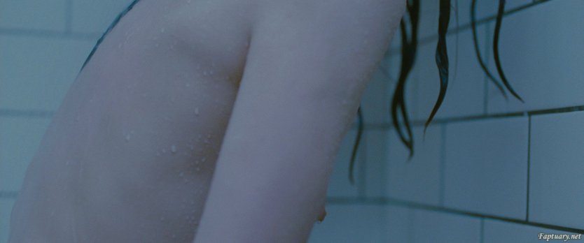 Мия Васиковска обнаженка