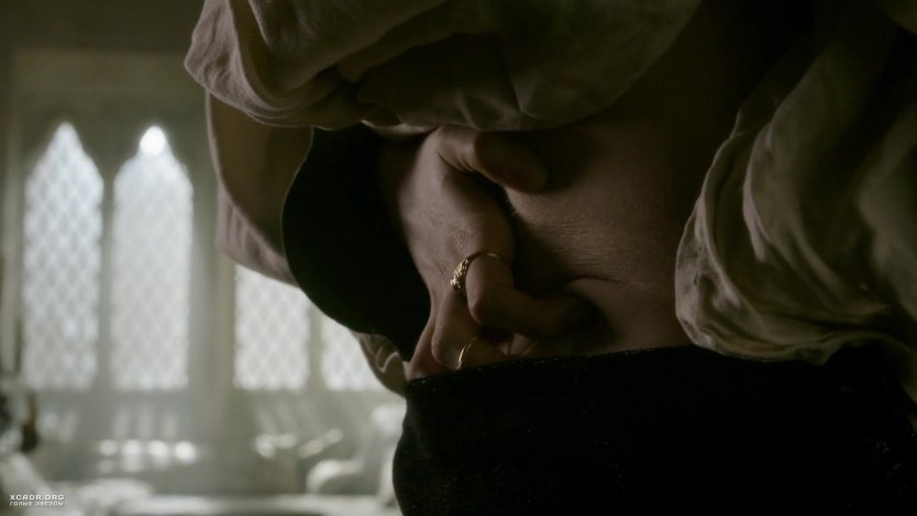 Джоди Комер ноги