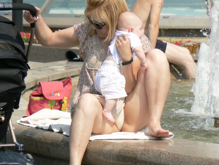 Девушки в юбках без трусов