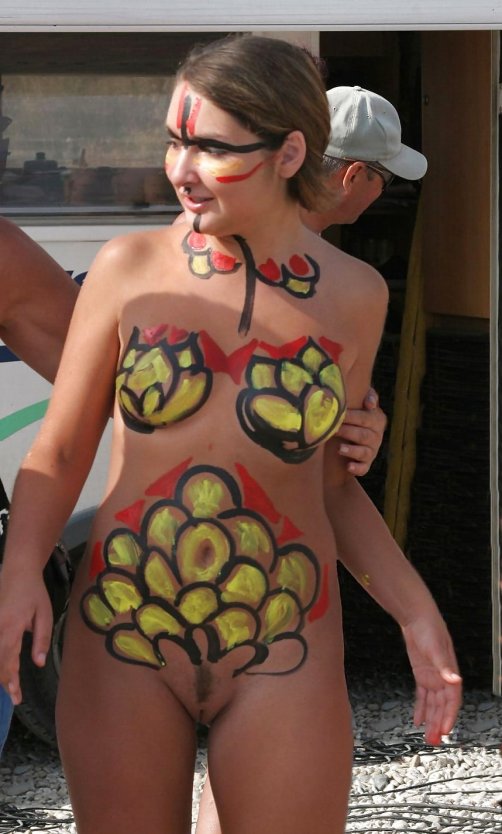 Семейный нудизм боди арт