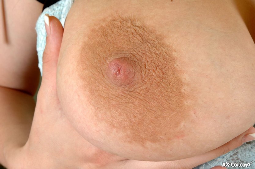 Огромный хуй между огромных Сисек