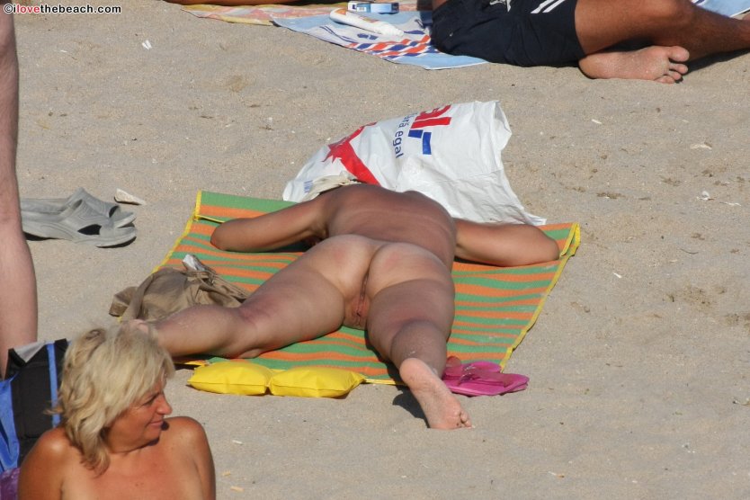 Подсмотренные задницы на пляже