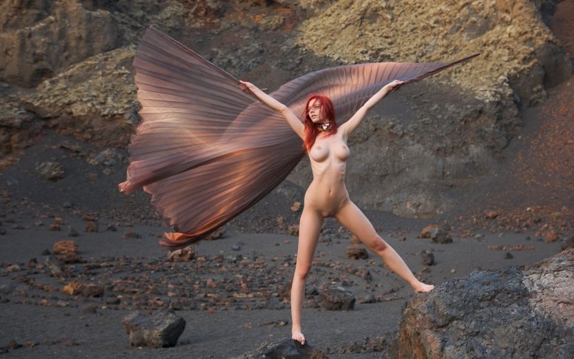 Упругие корейки в костюме ангела голая