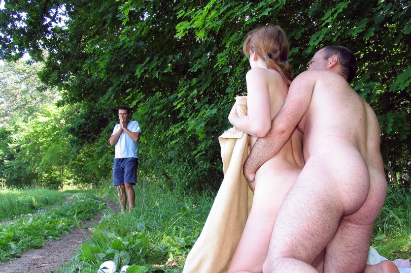 Зрелая с молодым в сауне