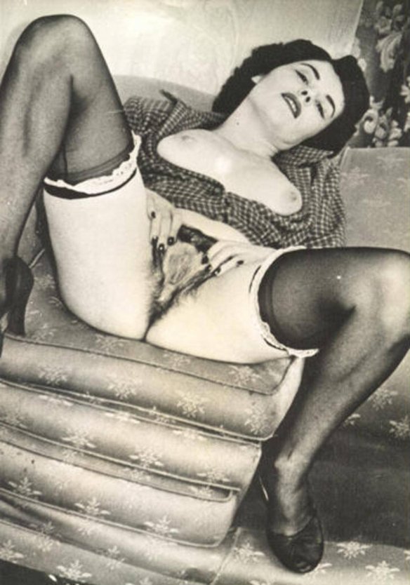 Черно белое ретро волосатые в чулках эро