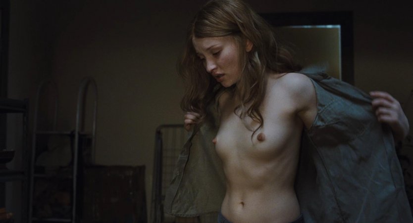 Кассандра Петерсон грудь