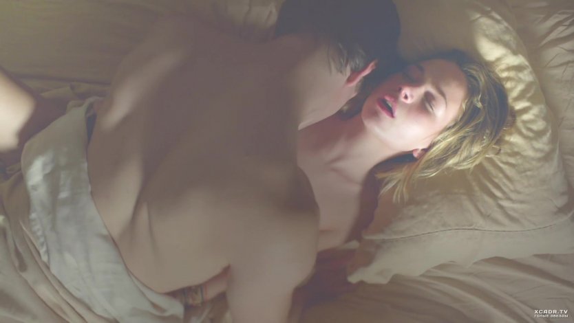 Бритт Робертсон голая в фильмах