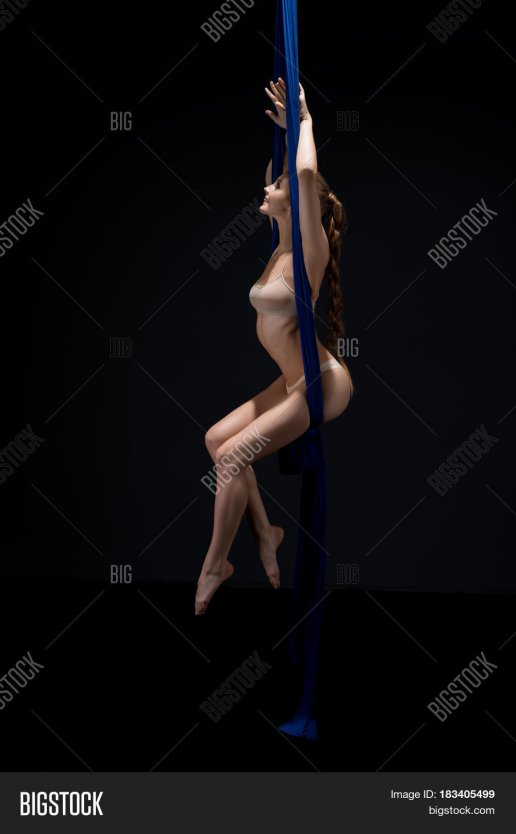Воздушная гимнастка шпагат