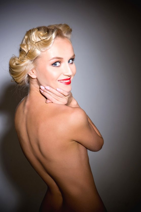 Голая Полина Гагарина 2020