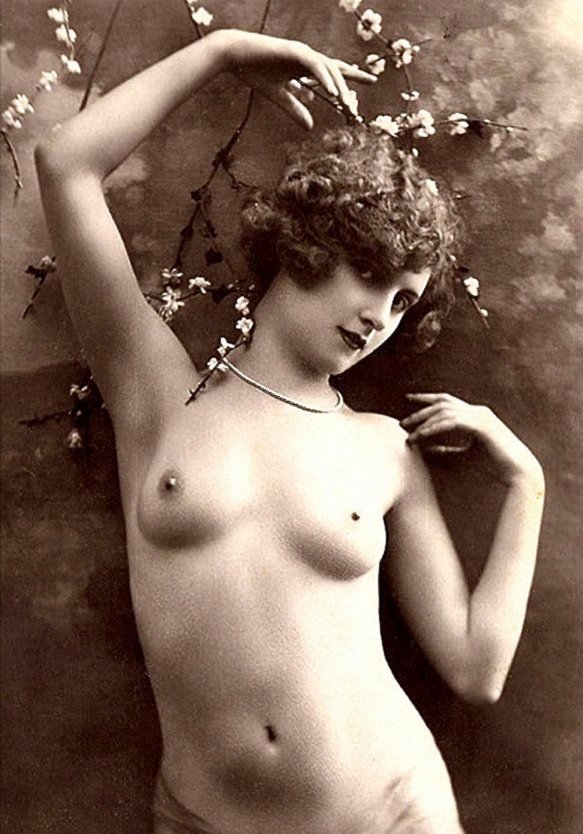 Голые женщины в ретро стиле